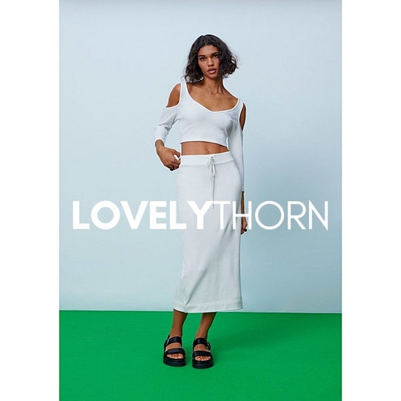 ZARA // white stretch rib knit 3/4 sleeve cut-out cold shoulder crop top - Picture 9 of 14